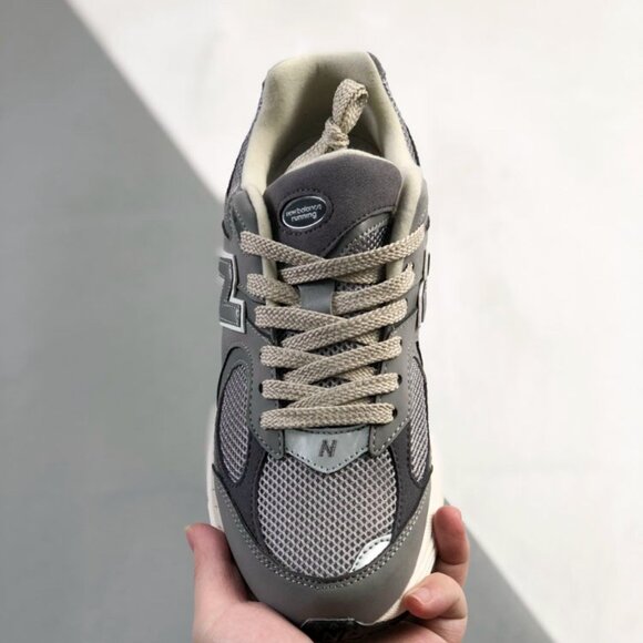 New Balance 2002R casual fashion sneakers